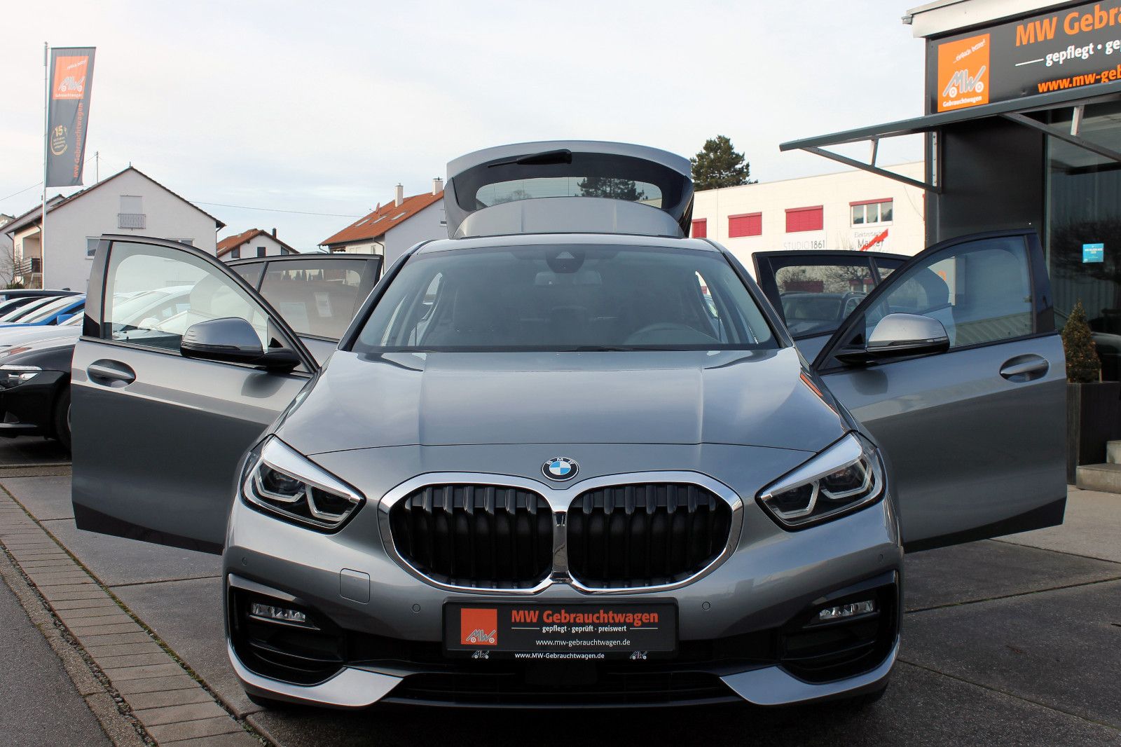 Fahrzeugabbildung BMW 118i Sport-Line Steptr. LED PDC CarPlay SHZ BT