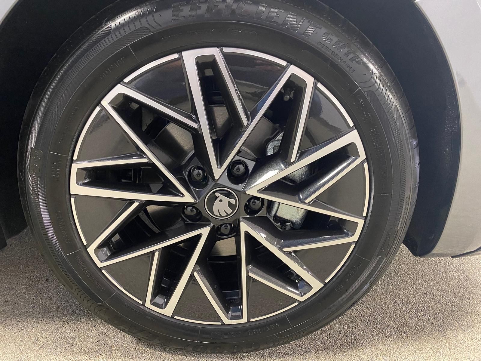 Fahrzeugabbildung SKODA Octavia 1.5 TSI DSG mHEV SPORTLINE+MATRIX+ACC+++