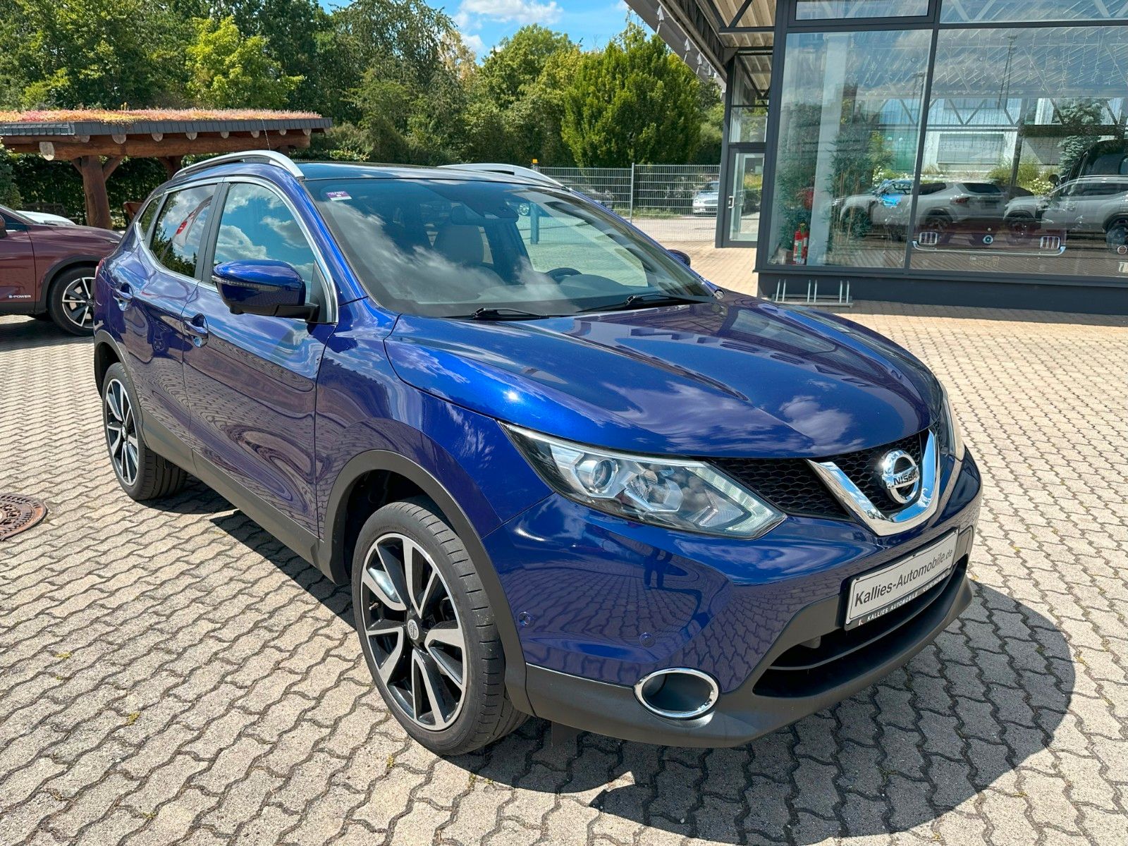 Fahrzeugabbildung Nissan Qashqai Tekna Panoramadach AHK