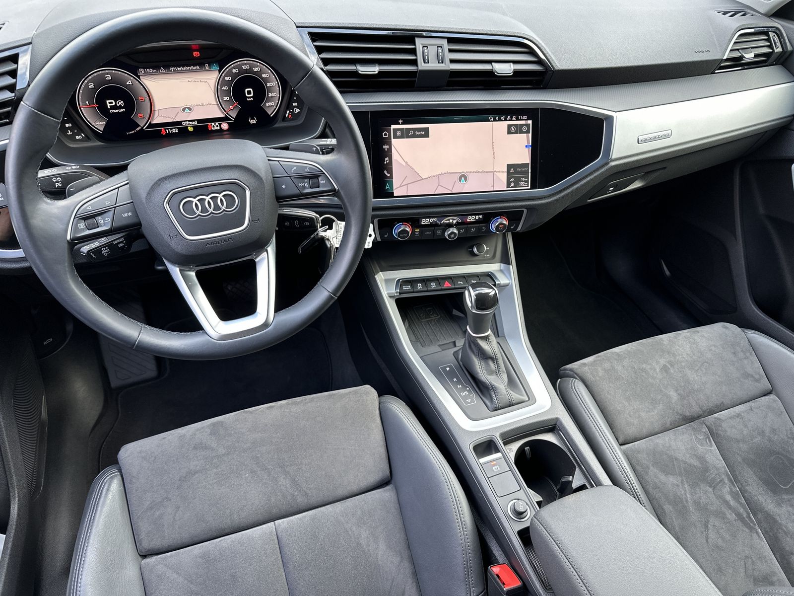 Fahrzeugabbildung Audi Q3 SpB 40 TDI Qu S-Line NAV+MATRIX+KAM+V-COCKPIT