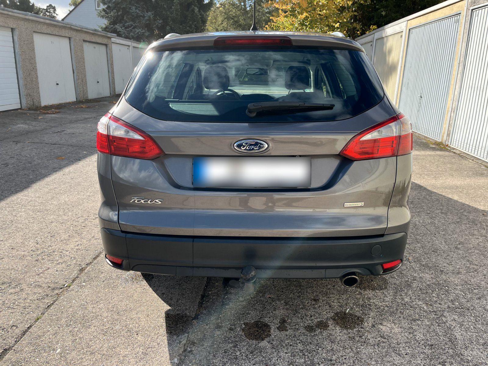 Ford Focus 2013 — rear view
