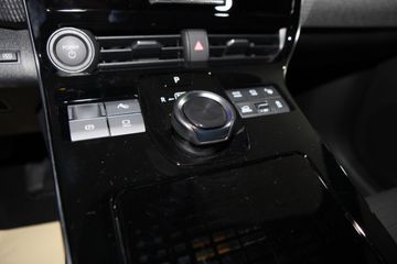 Toyota bZ4X 4x4 LED NAVI TECHNIK+COMFORTPAKET PANO ALU