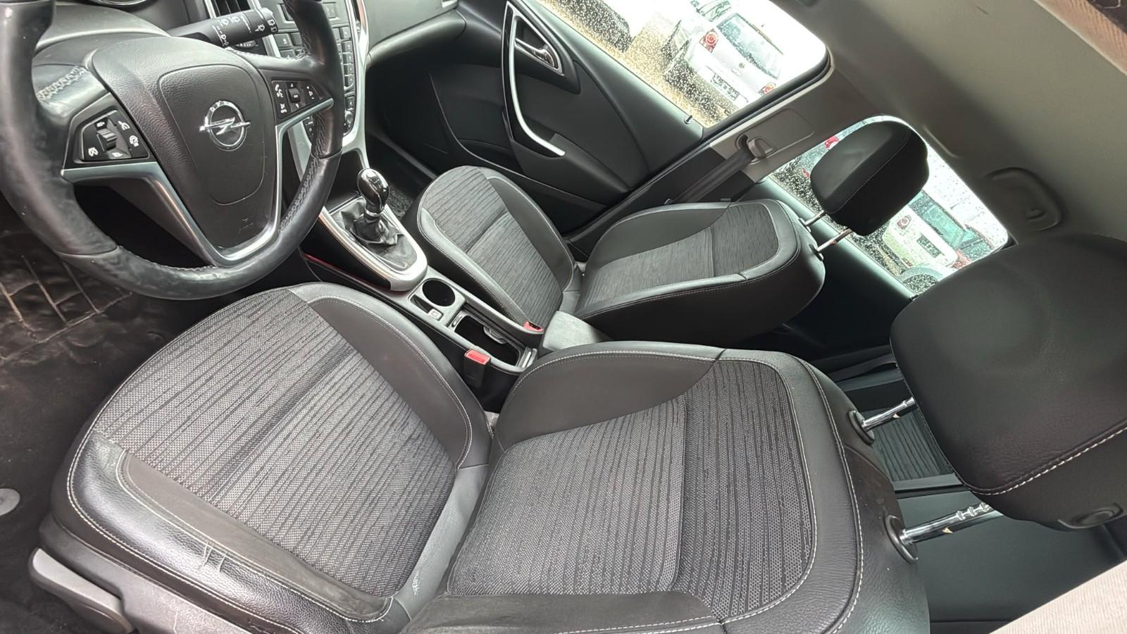 Opel Astra 2014 — photo 14