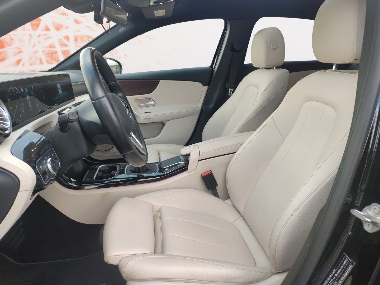 Fahrzeugabbildung Mercedes-Benz A200 Lim. ! NAVI ! PANORAMA ! LEDER ! MOTOR NEU