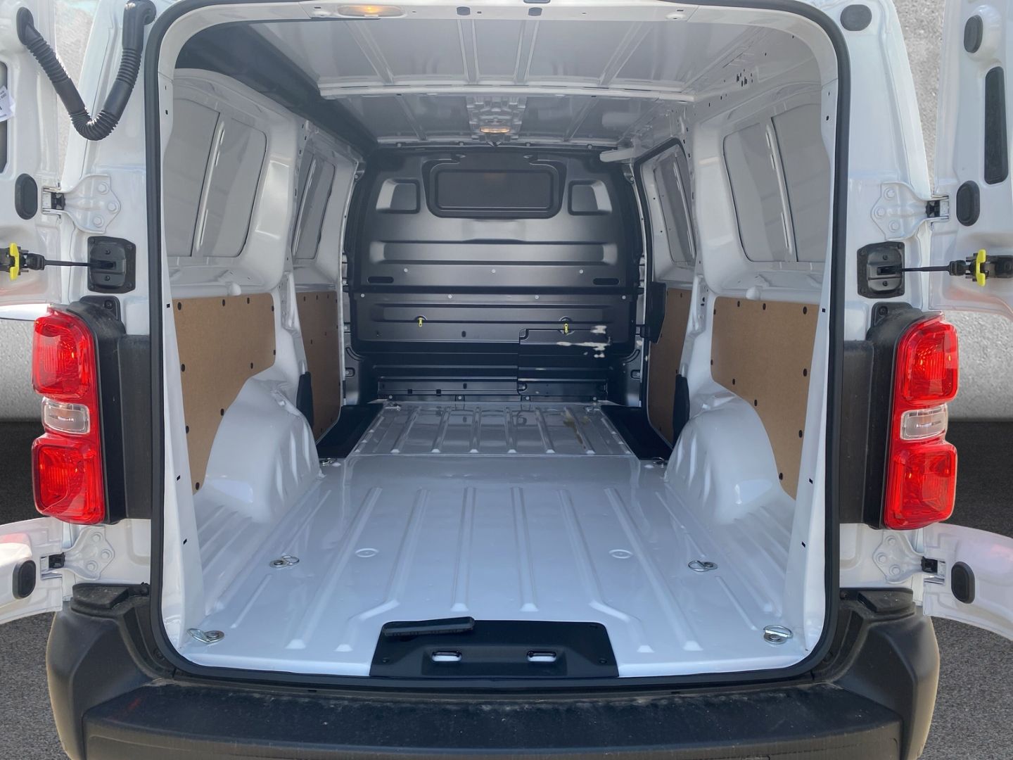 Fahrzeugabbildung Peugeot Expert Peugeot Kasten Lang 2.0 145PS *Kamera*Nav