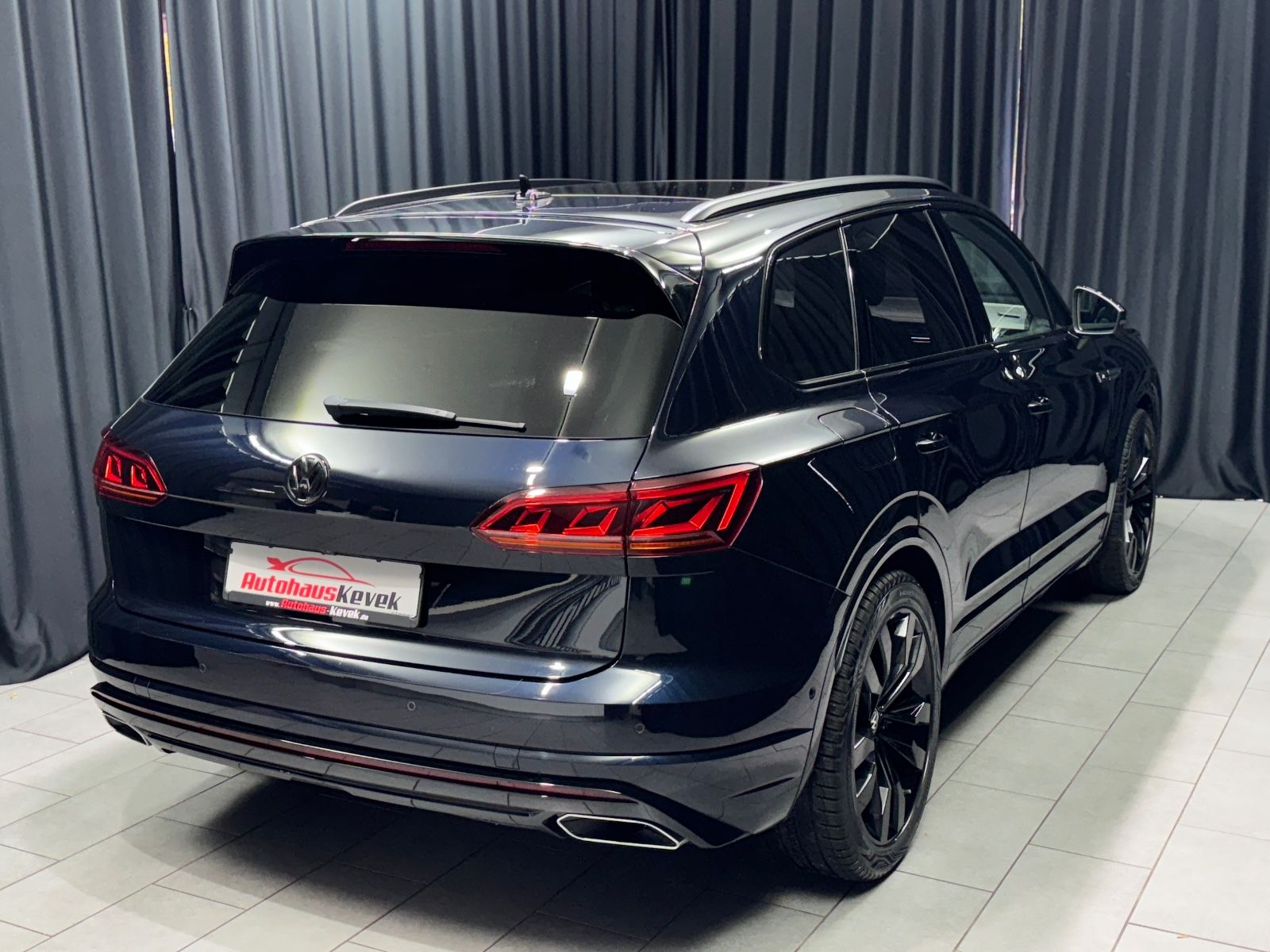 Fahrzeugabbildung Volkswagen Touareg 4.0 TDI V8 Atmosphere 4Motion|R-LINE|AHK