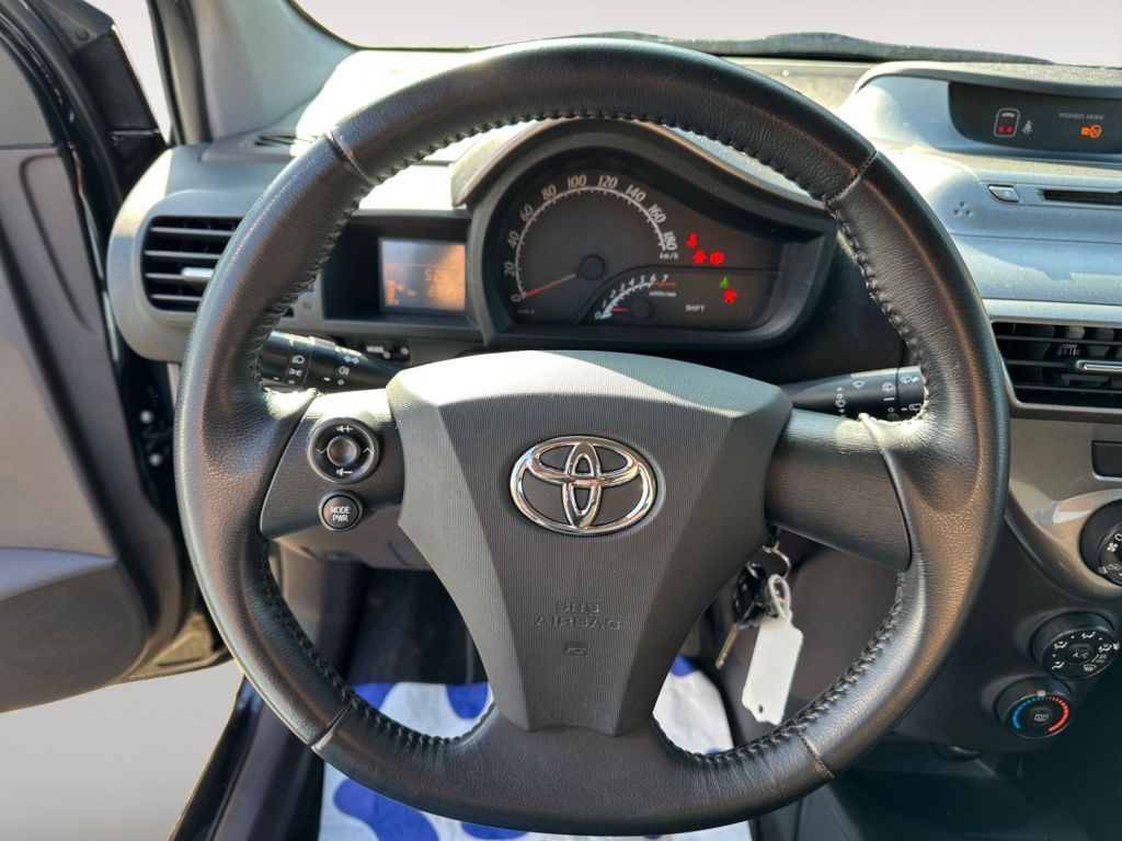 Fahrzeugabbildung Toyota IQ 1.0