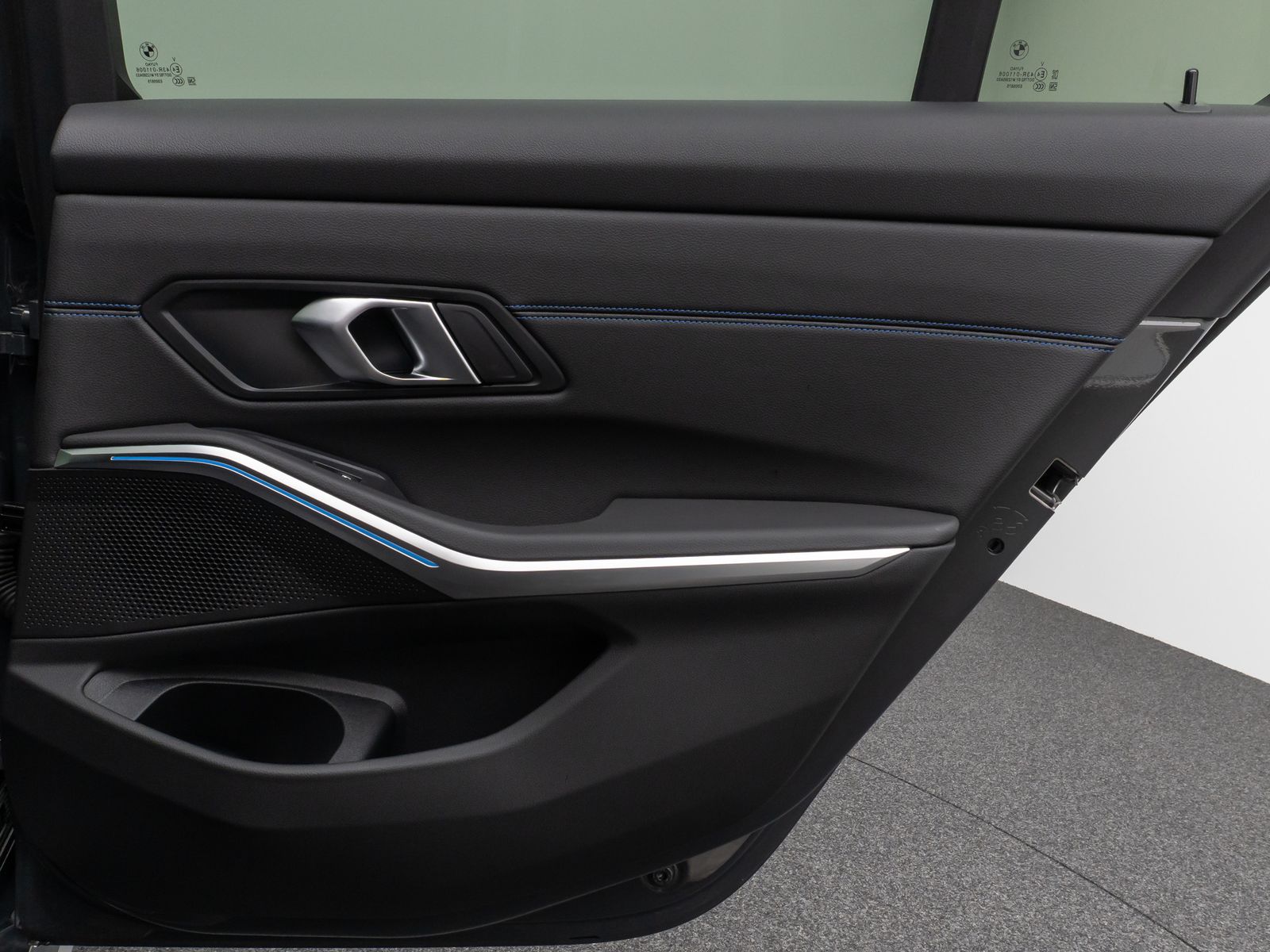 Fahrzeugabbildung BMW 330e M Sport Pro Panorama 360°HUD DAB HiFi AHK