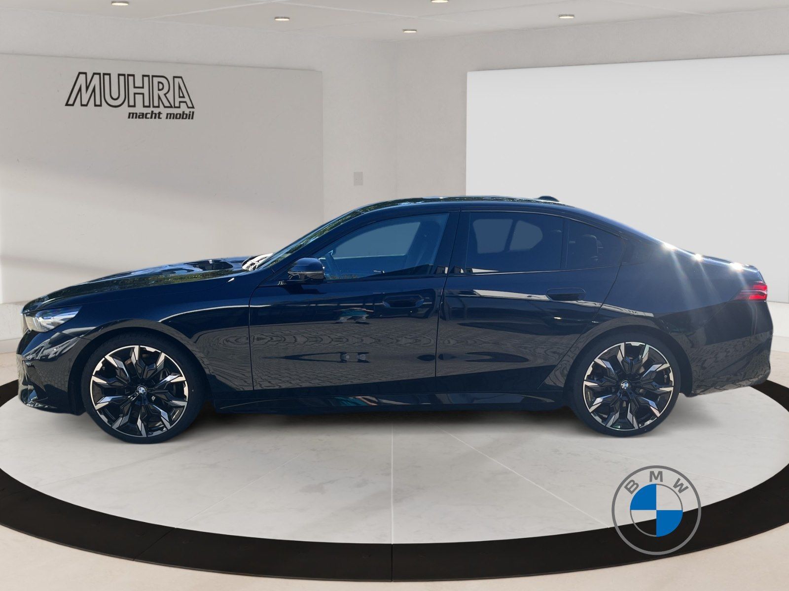 BMW 540d xDrive Limousine M Sport 21 Pano B&W foto 3