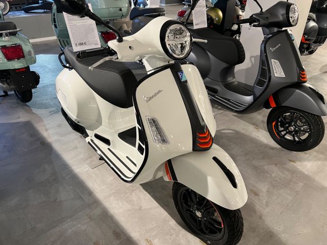 Vespa GTS 125 Euro 5+ SuperSport Neu Sofort Lieferbar!