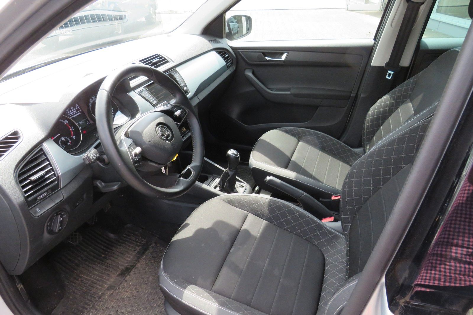 Fahrzeugabbildung SKODA Fabia Combi Ambition NAVI PDC GJ SITZH APP 1.HD