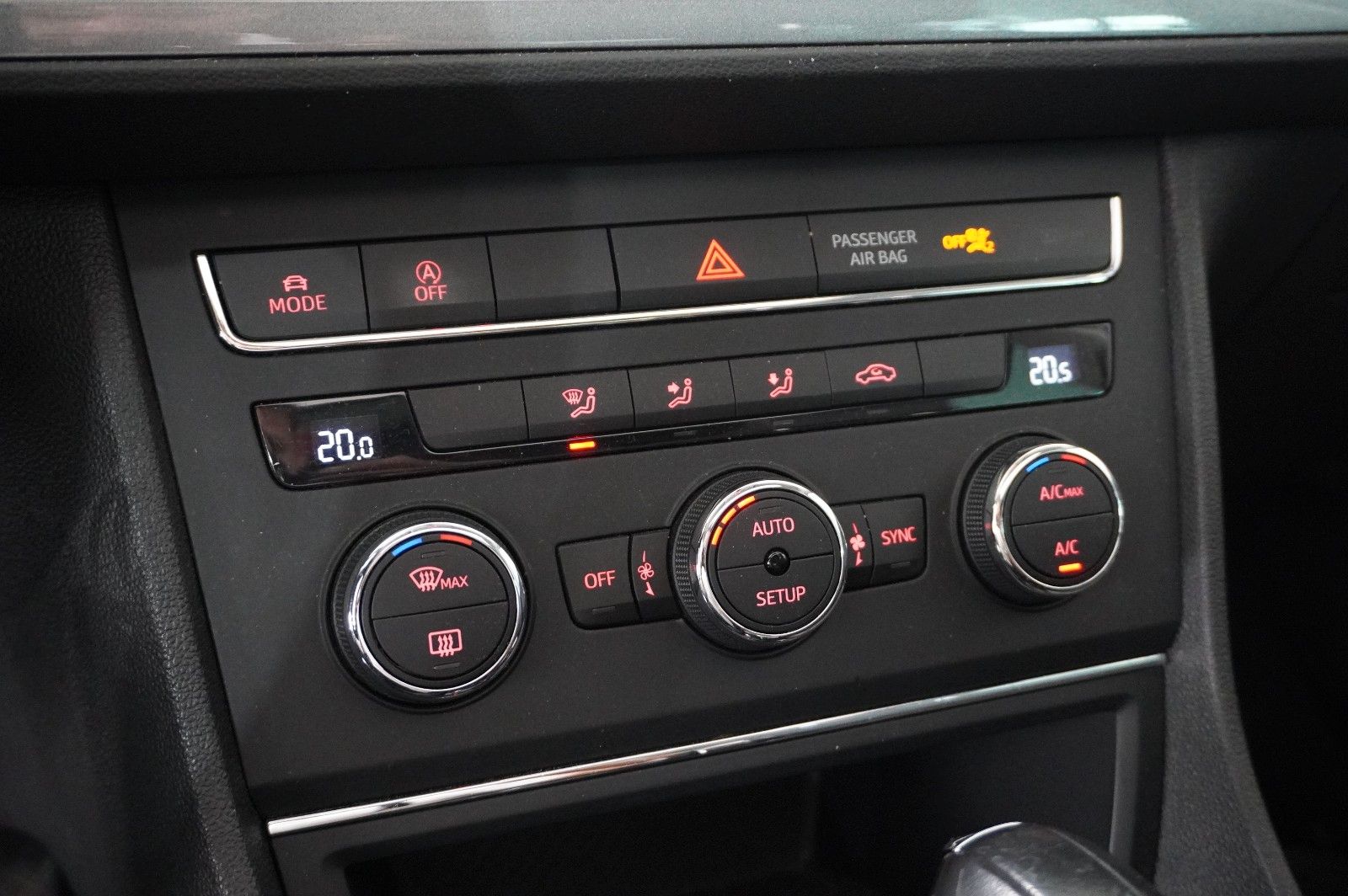 Fahrzeugabbildung SEAT Leon ST 1.4 TSI FR SPORT DSG KLIMA/PDC/TEMP/PANO
