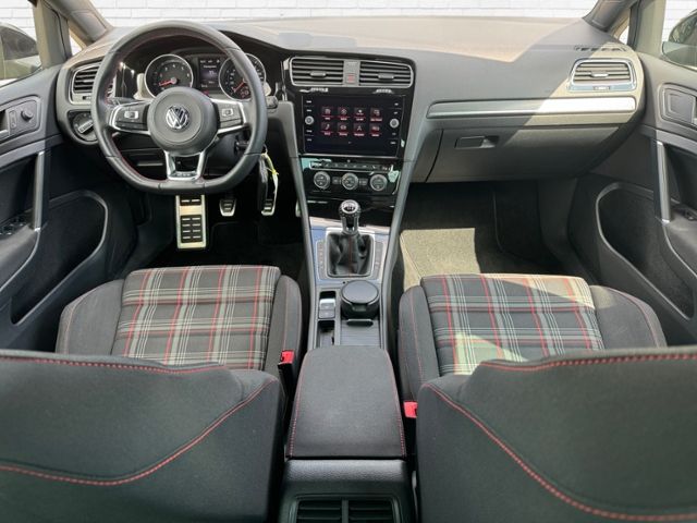 Fahrzeugabbildung Volkswagen Golf GTI 2.0 l TSI 230 PS 6-Gang-Schaltgetriebe