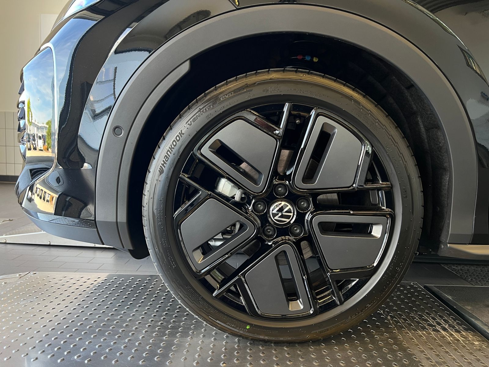 Fahrzeugabbildung Volkswagen T-Roc R-Line 1.5 eTSI DSG *BlackStyle,IQ-Light,N