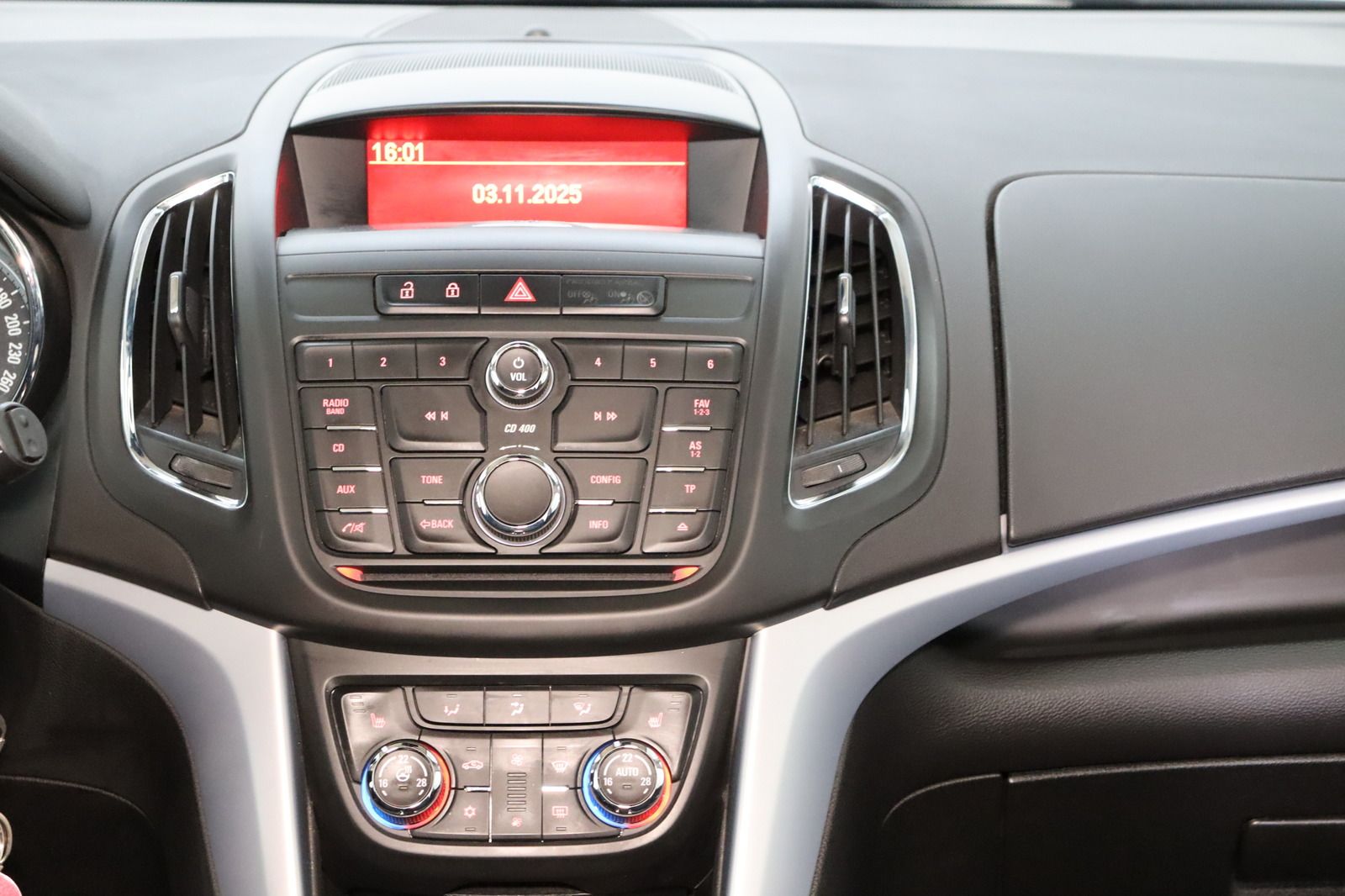 Fahrzeugabbildung Opel Zafira Tourer 1.4 Turbo Style * Sitzhzg. * PDC *