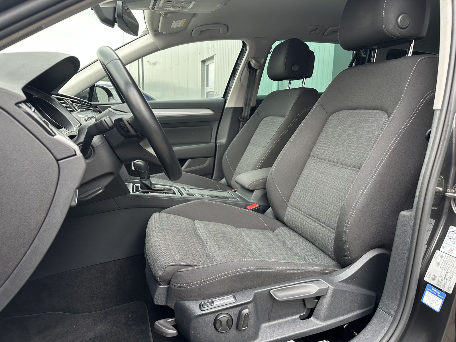 Fahrzeugabbildung Volkswagen Passat Variant 2.0 TDI DSG Business NAV+LED+ACC