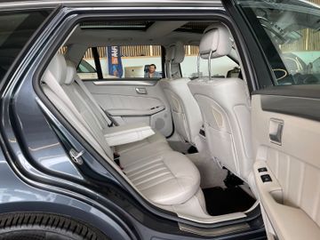 Mercedes-Benz E 350 BlueTec 4Matic Aut*ACC*AHK*NAVI*LEDER*PANO