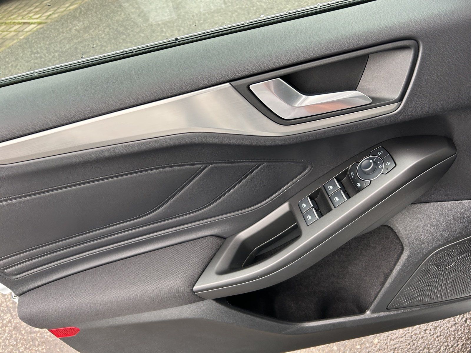 Fahrzeugabbildung Ford Focus Titanium Turnier Winter P. e.Call Kamera