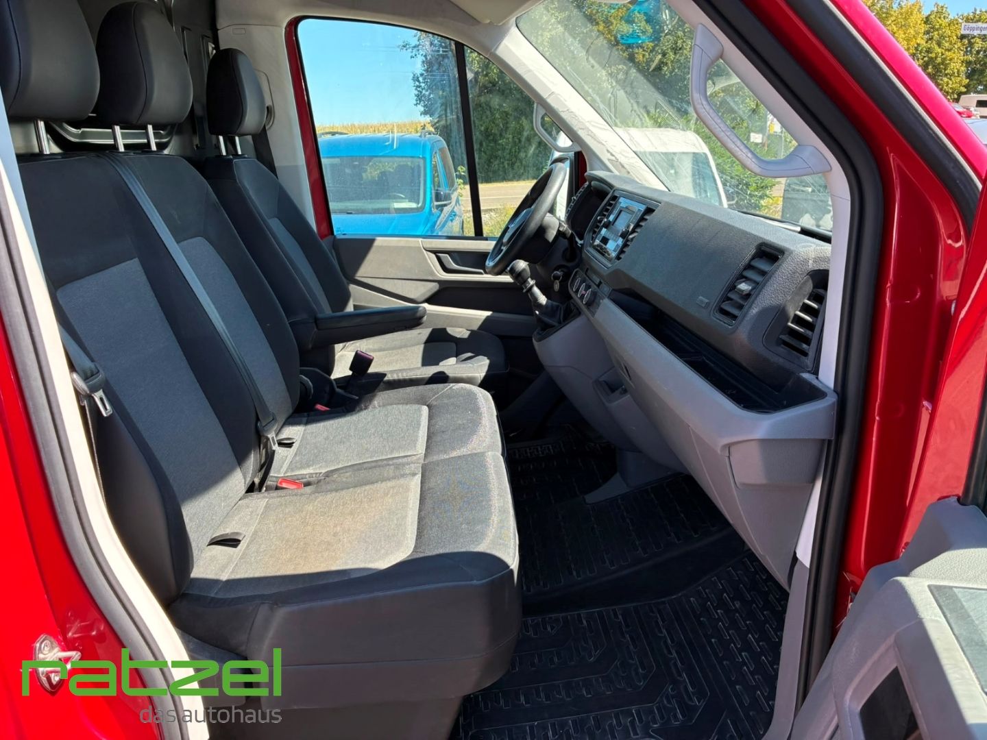 Fahrzeugabbildung Volkswagen Crafter Kasten Hochdach FWD 35 MR 2.0 TDI +AHK+P