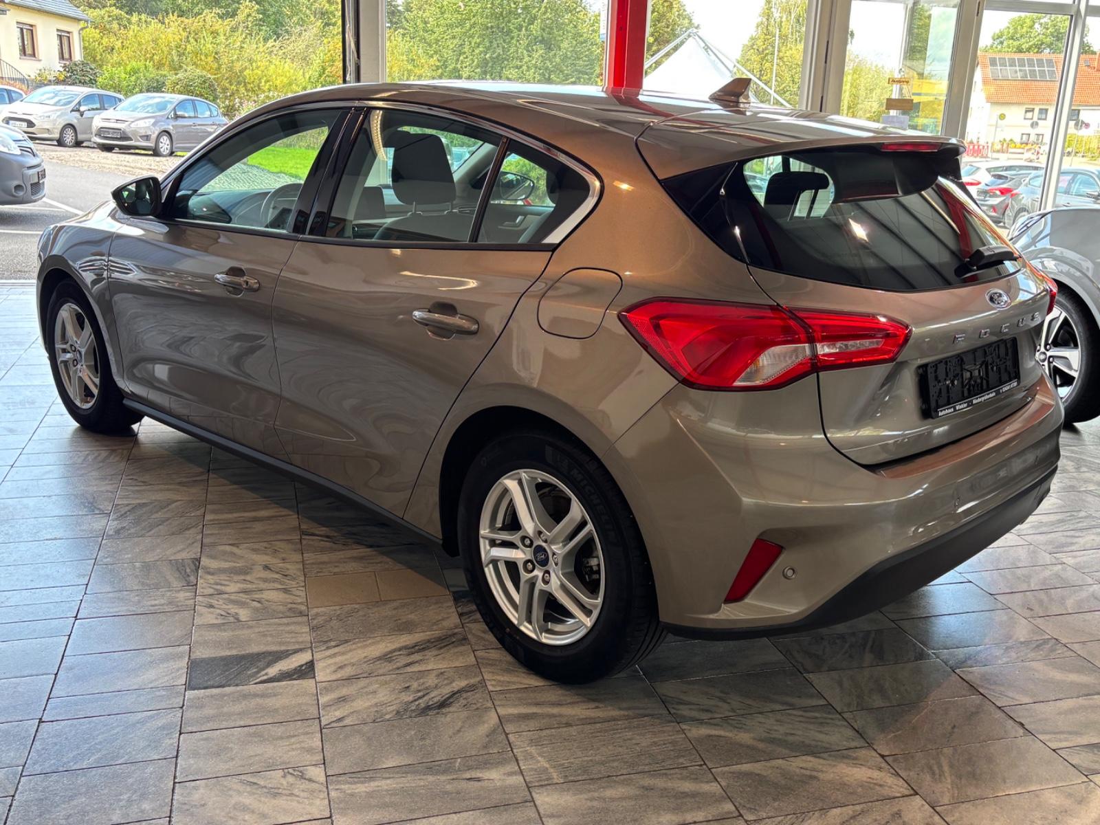 Ford Focus Lim. Cool & Connect Winterpaket Navi