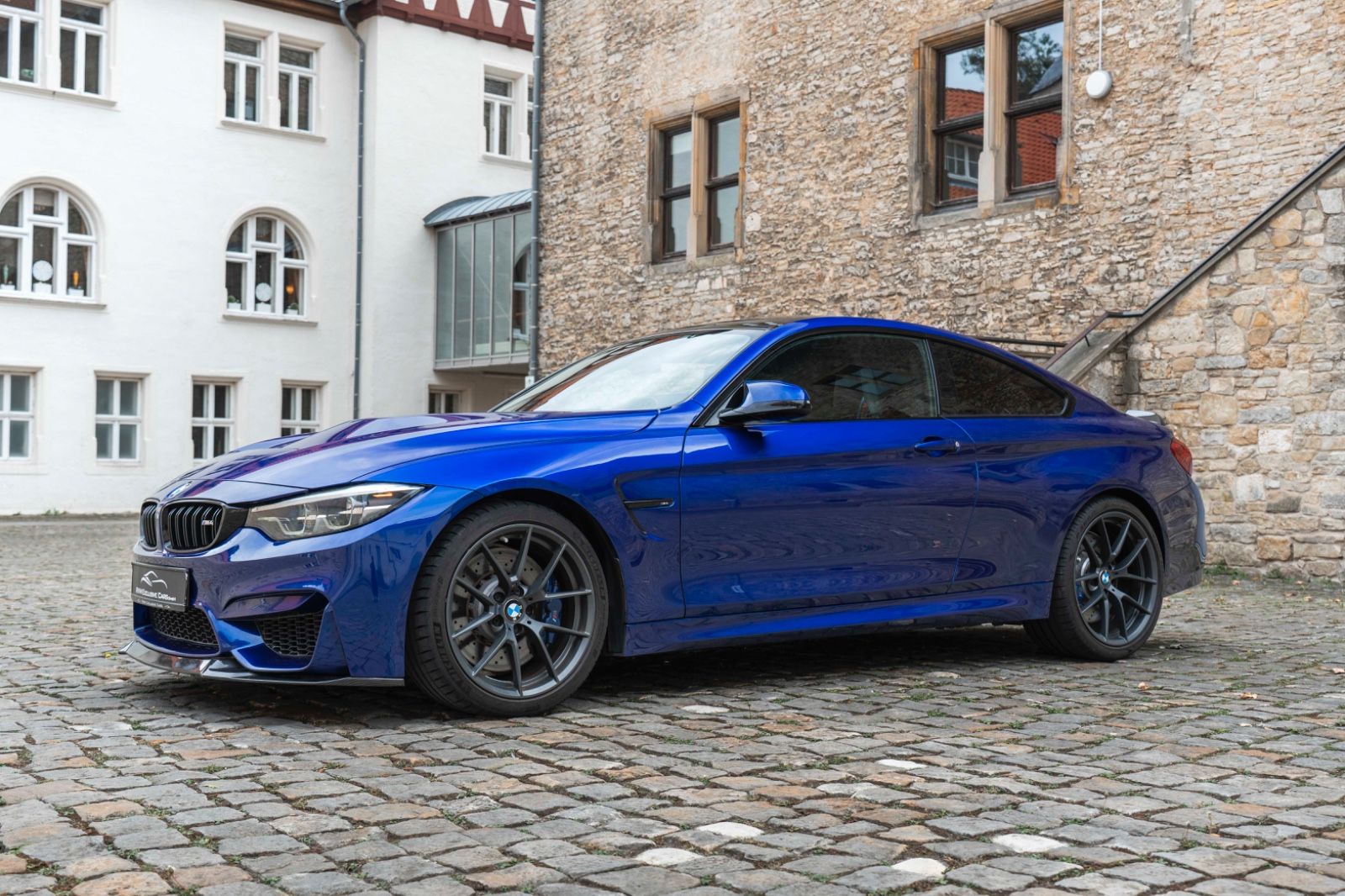 Fahrzeugabbildung BMW M4 CS Head UP LED NAV KAM PDC DKG