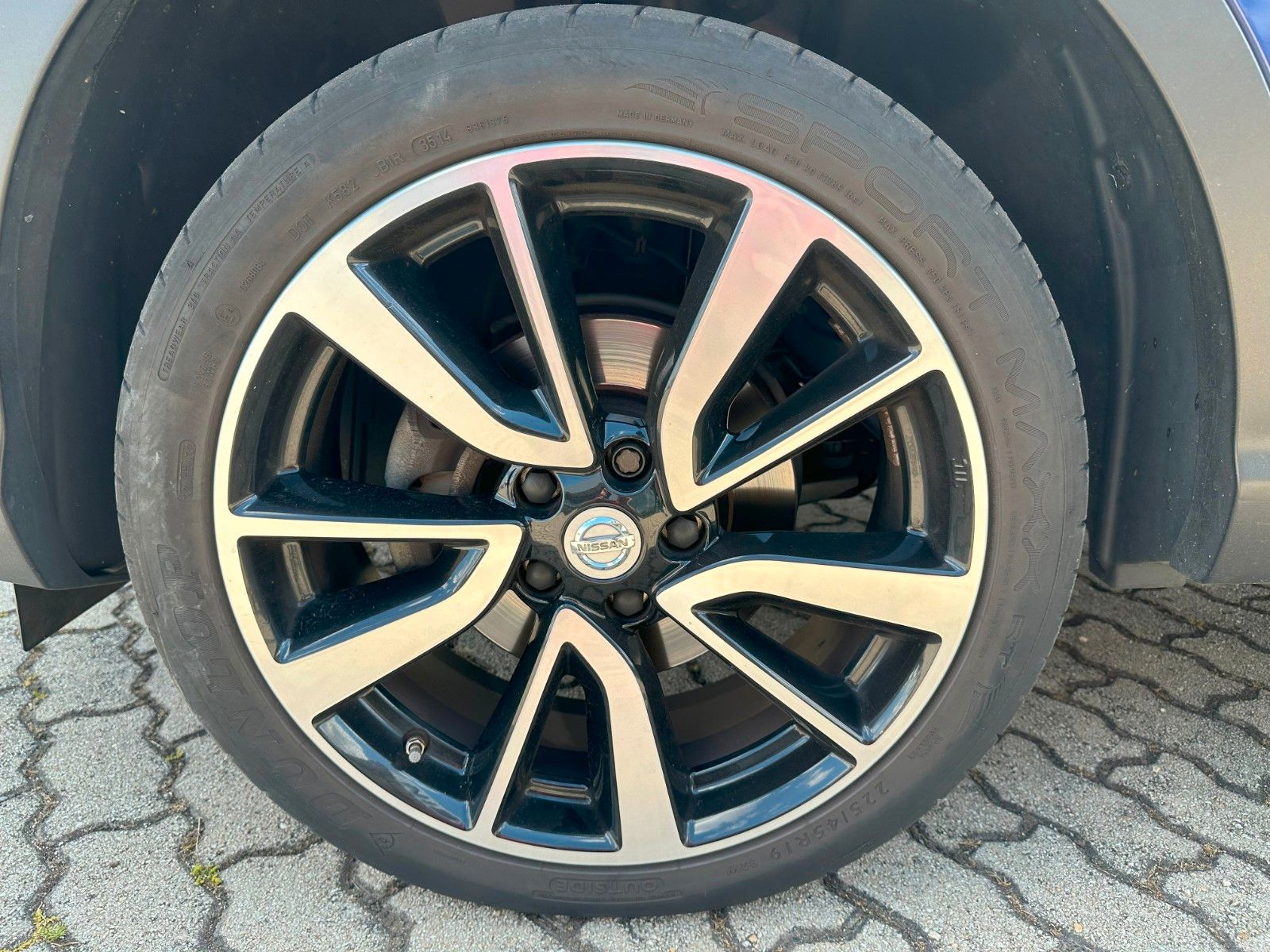 Fahrzeugabbildung Nissan Qashqai Tekna Panoramadach AHK