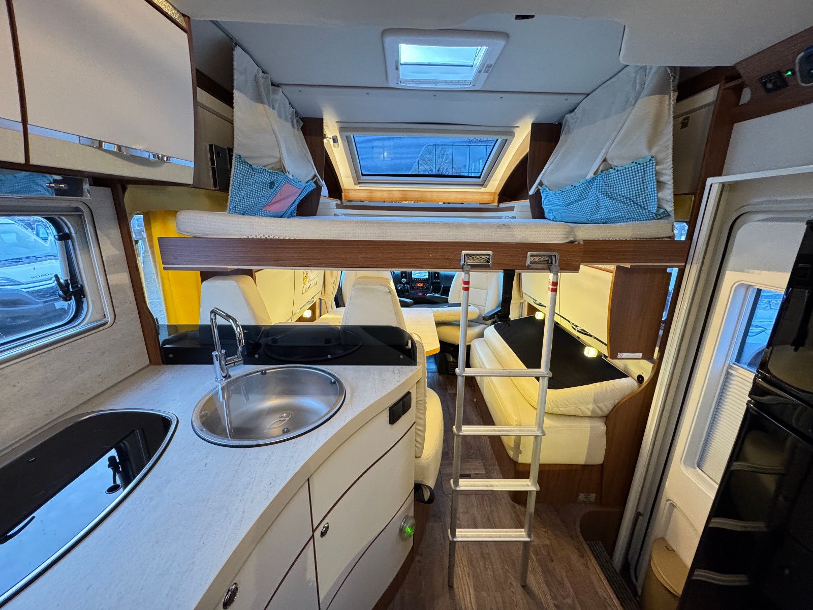 Fahrzeugabbildung Eura Mobil PROFILA RS 670 SB SAT HUBBETT LOUNGE PAKET LEDER