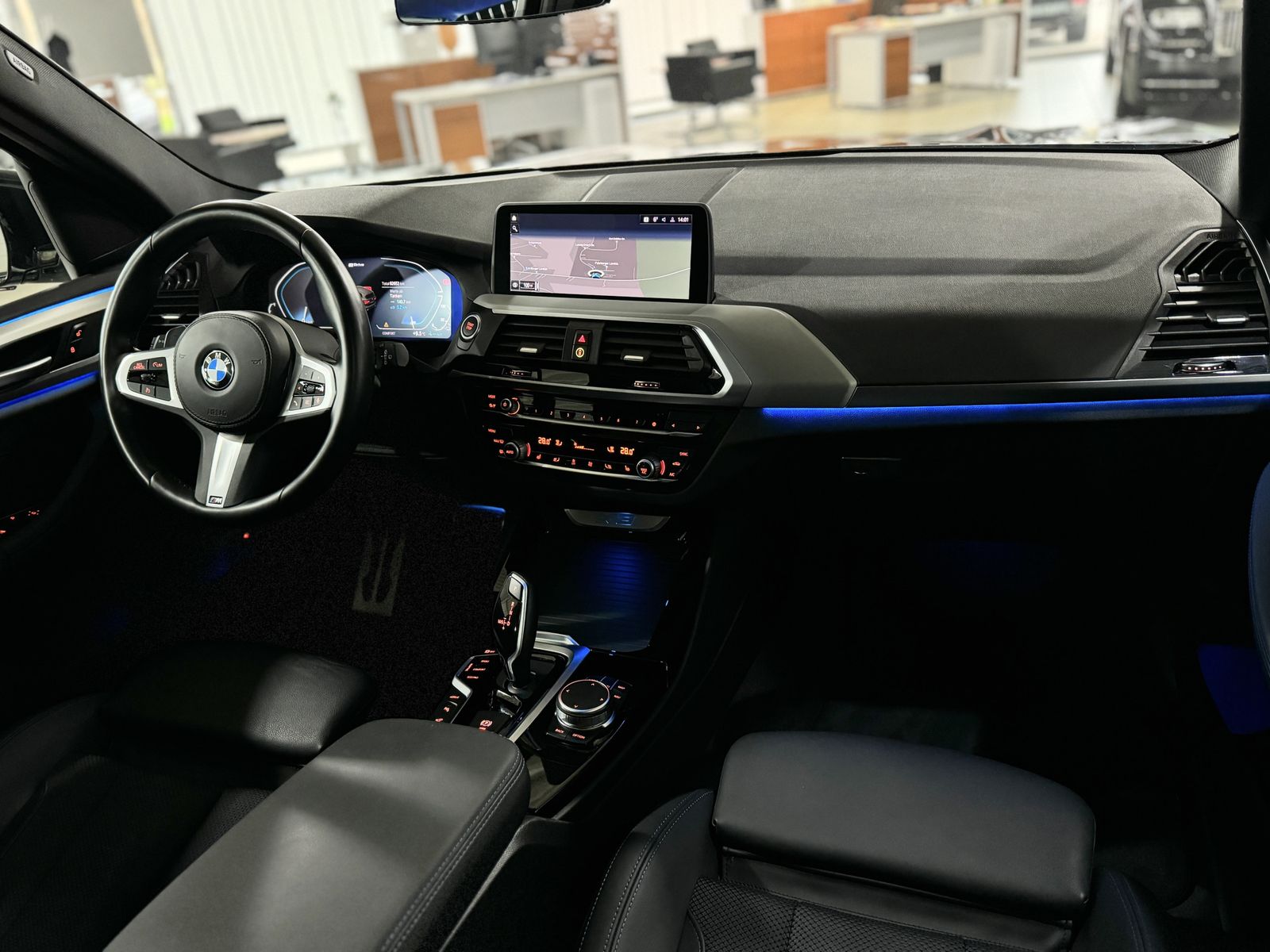 Fahrzeugabbildung BMW X3 xD30e M Sport Panorama 360° DAB HiFi Alarm