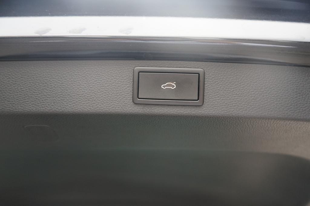 Skoda Karoq 2022 г. Чёрный, пробег 52477 км