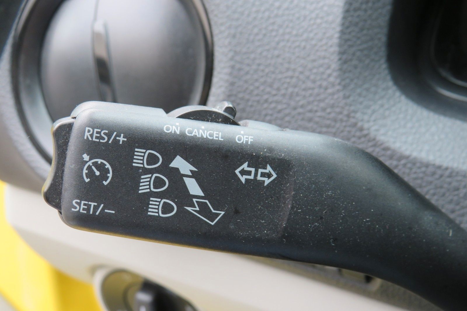 Fahrzeugabbildung SEAT Mii Style 4T SITZH. PDC GRA CITY-NOTBREMS 1.H