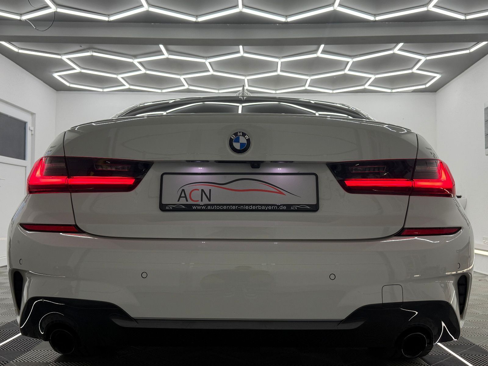 Fahrzeugabbildung BMW 330 i xDrive M SPORT/LASER/HuD/H&K/360*/MEMORY