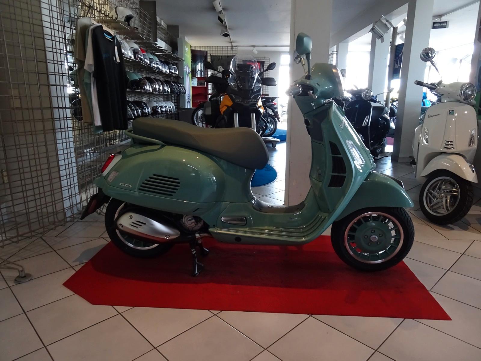 Vespa GTS 310    80th  Anniversary
