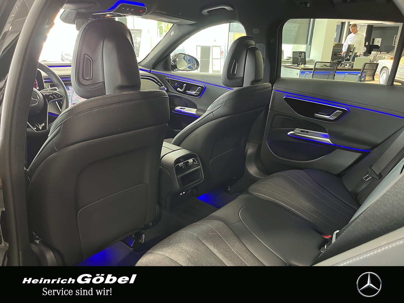 Fahrzeugabbildung Mercedes-Benz E 220 d T AVANTGARDE+FAHR-ASSIST+360°+DIGITAL.L