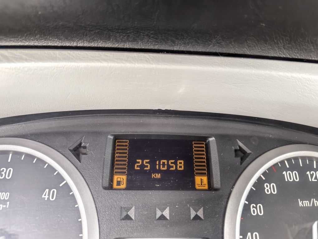 Fahrzeugabbildung Opel Vivaro L1H1 2,9t DPF (145 PS) 9 Sitze