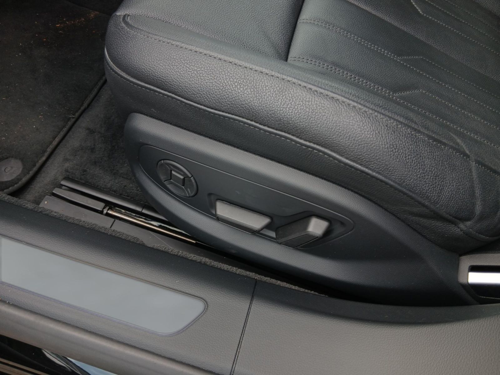 Audi A8 - Bild 13