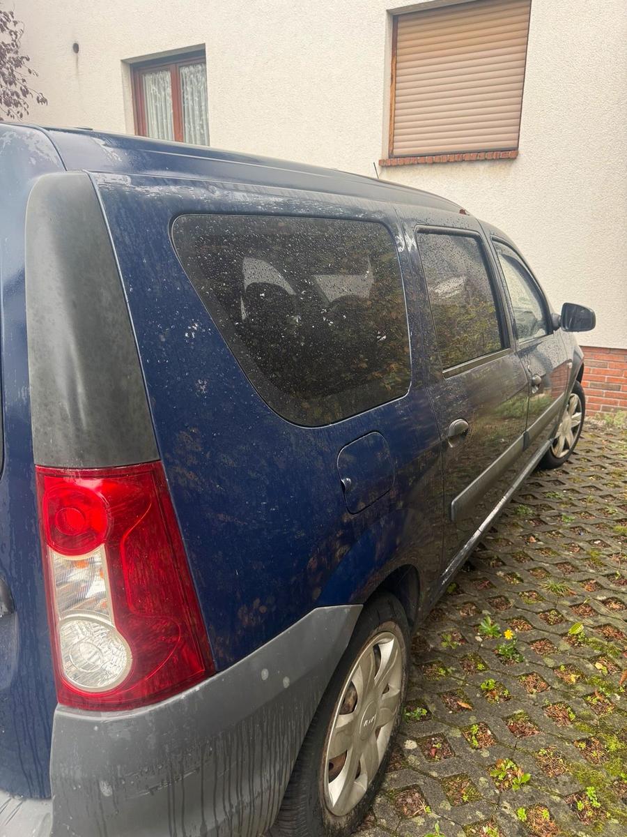 Dacia Logan 2006 — rear view