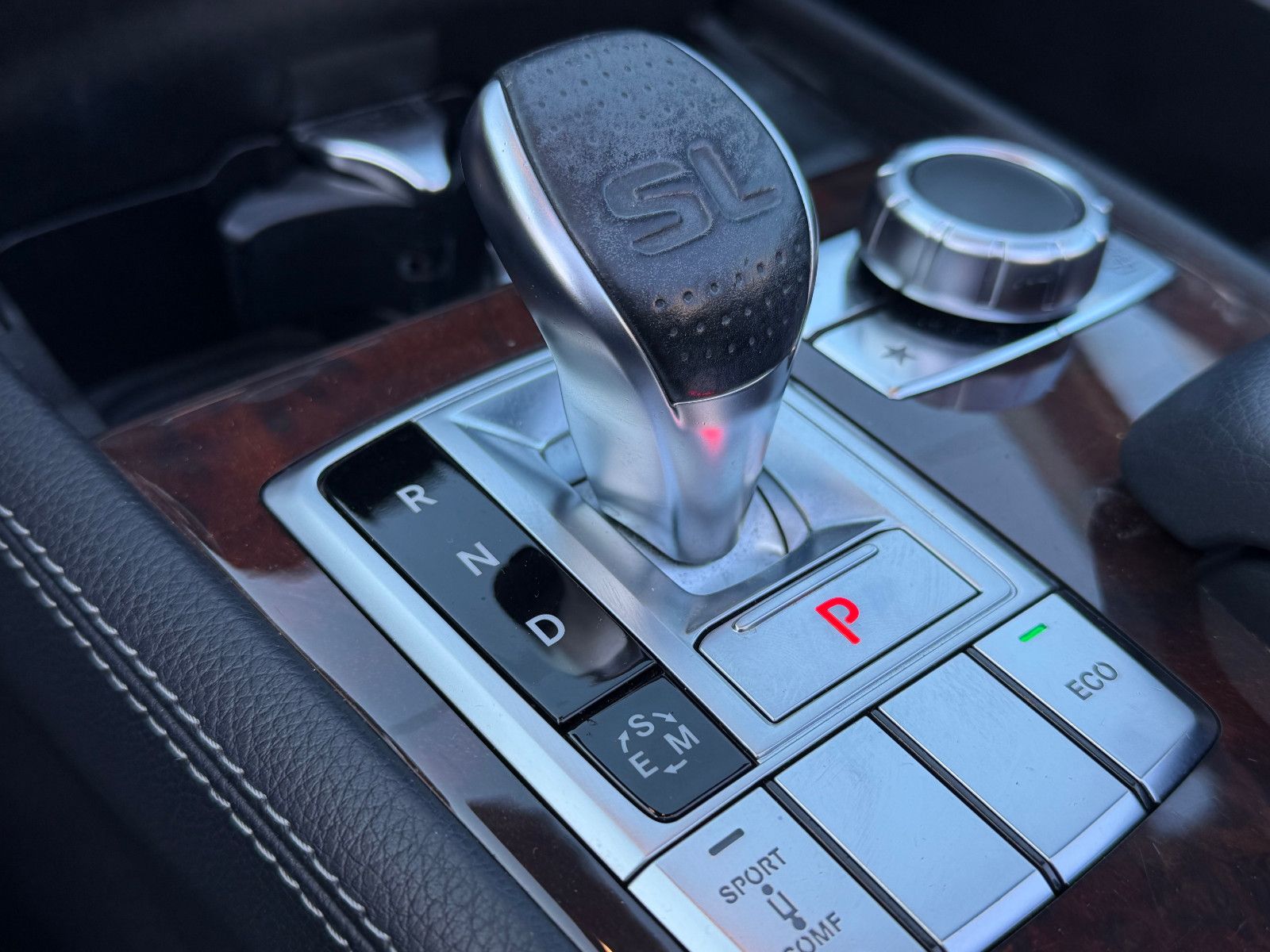 Fahrzeugabbildung Mercedes-Benz SL 350 /AMG/HARMAN-KARDON/MEMORY/T-WINKEL