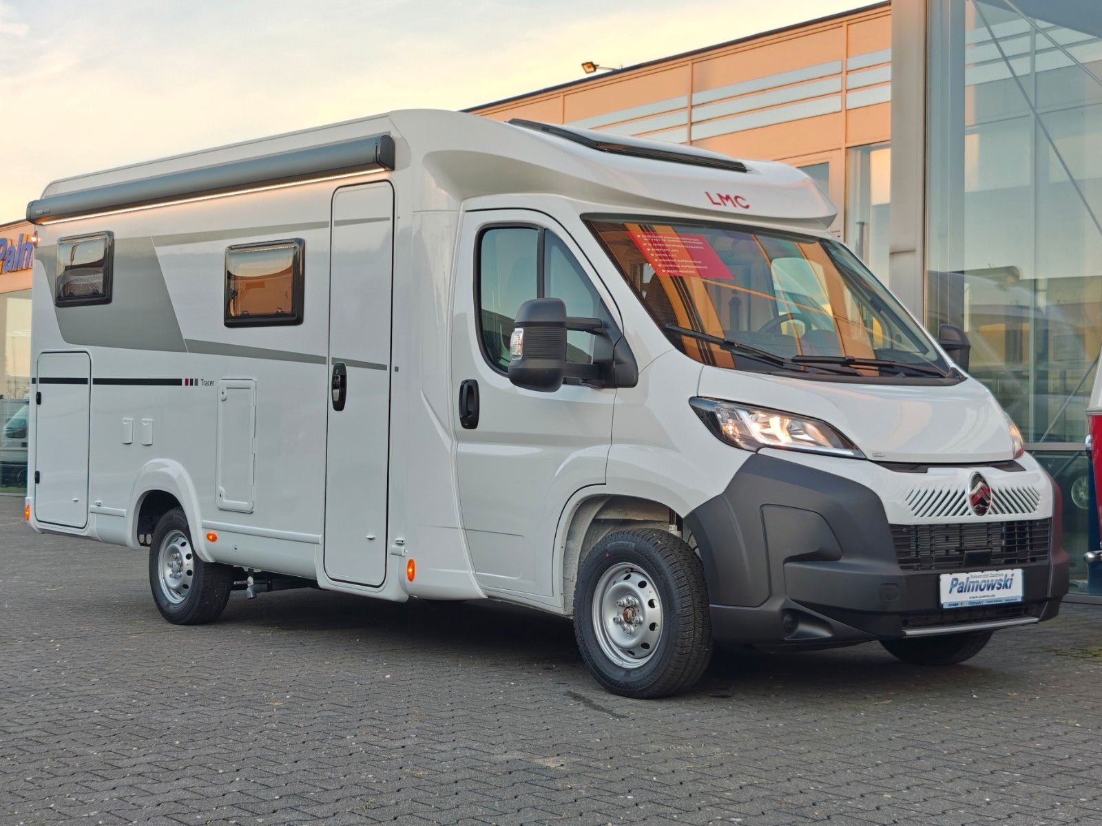 Fahrzeugabbildung LMC Tracer V 670 - Tracer Van Paket, 140PS, MJ2026 -