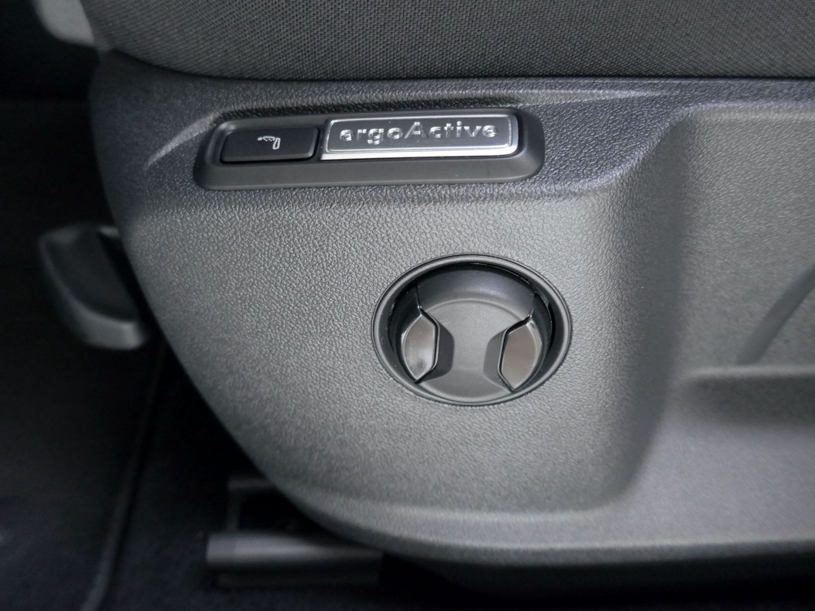 Fahrzeugabbildung Volkswagen T-Roc Style 2.0 TDI DSG | LED AHK RFK ACC Navi