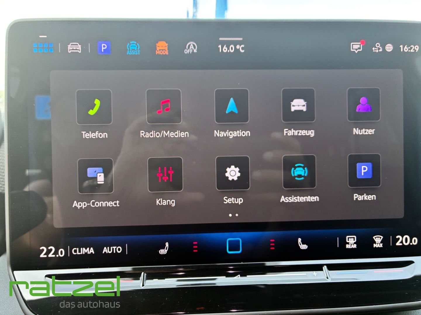 Fahrzeugabbildung Volkswagen T-Roc Style 1.5l eTSI DSG AHK+NAVI+IQ-Light
