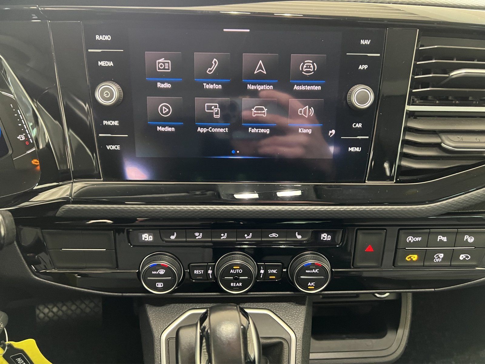 Volkswagen T6.1 Multivan 2,0 TDI Highline FWD foto 15
