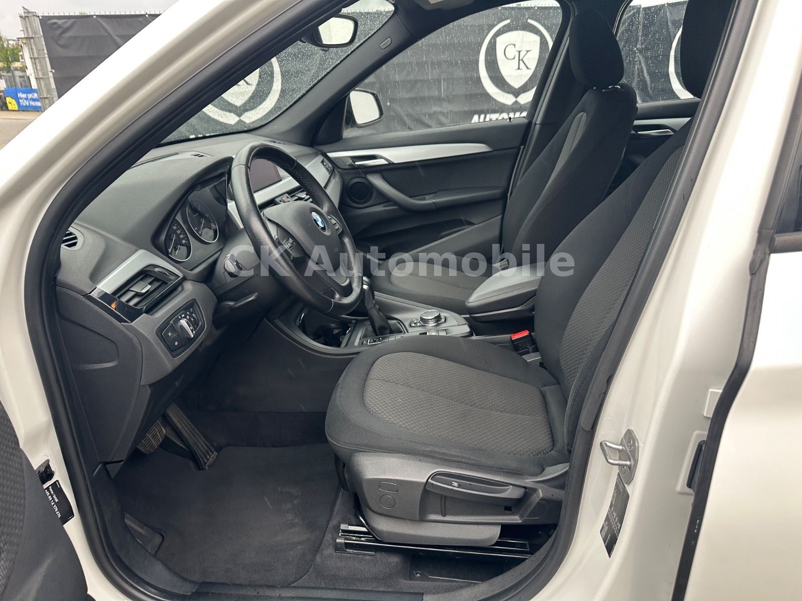 Fahrzeugabbildung BMW X1 sDrive 18d Automatik/Navi Plus/Head-Up/PDC