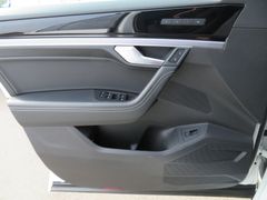 VW Touareg 3.0 TDI R-Line 4M Matrix Leder Ahk Black VW Touareg 3.0 TDI R-Line 4M Matrix Leder Ahk Black