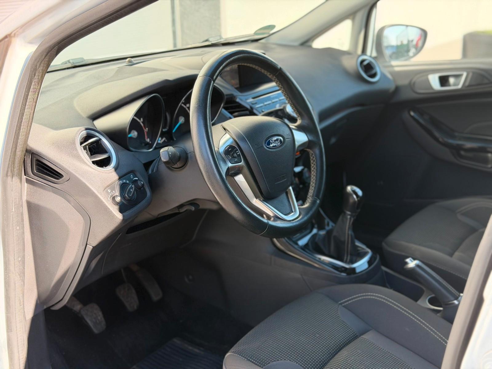 Ford Fiesta Titanium*RFK*NAVI*VOLL CHECKHEFT*SZH*MFL*
