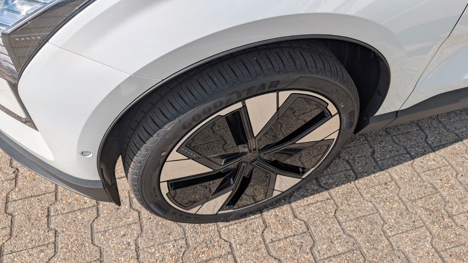Fahrzeugabbildung Volvo EX30 Ultra Panoramadach | 360° | ACC