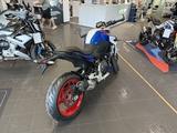 BMW F 900 R mit Tieferlegung und niedriger Sitzbank  - BMW R 90 S