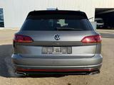 Volkswagen Touareg R BLACK 4Motion eHybrid/360/PANO/MATRIX - graue Volkswagen Touareg