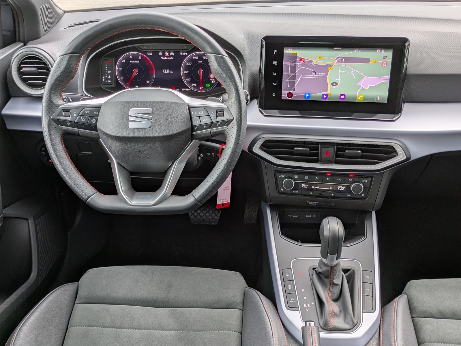 Fahrzeugabbildung SEAT Arona 1.0 TSI FR DSG AHK*ACC*LED*APP*DAB*KAMERA