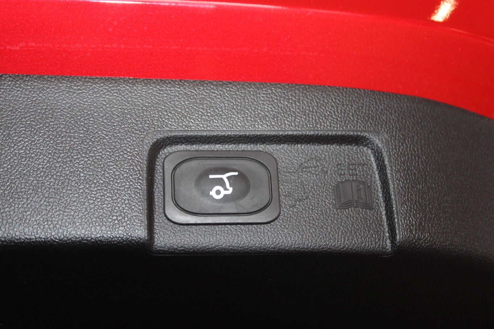 Fahrzeugabbildung Ford Puma 1,0 EcoBoost Hybrid ST-Line X Automatik LED