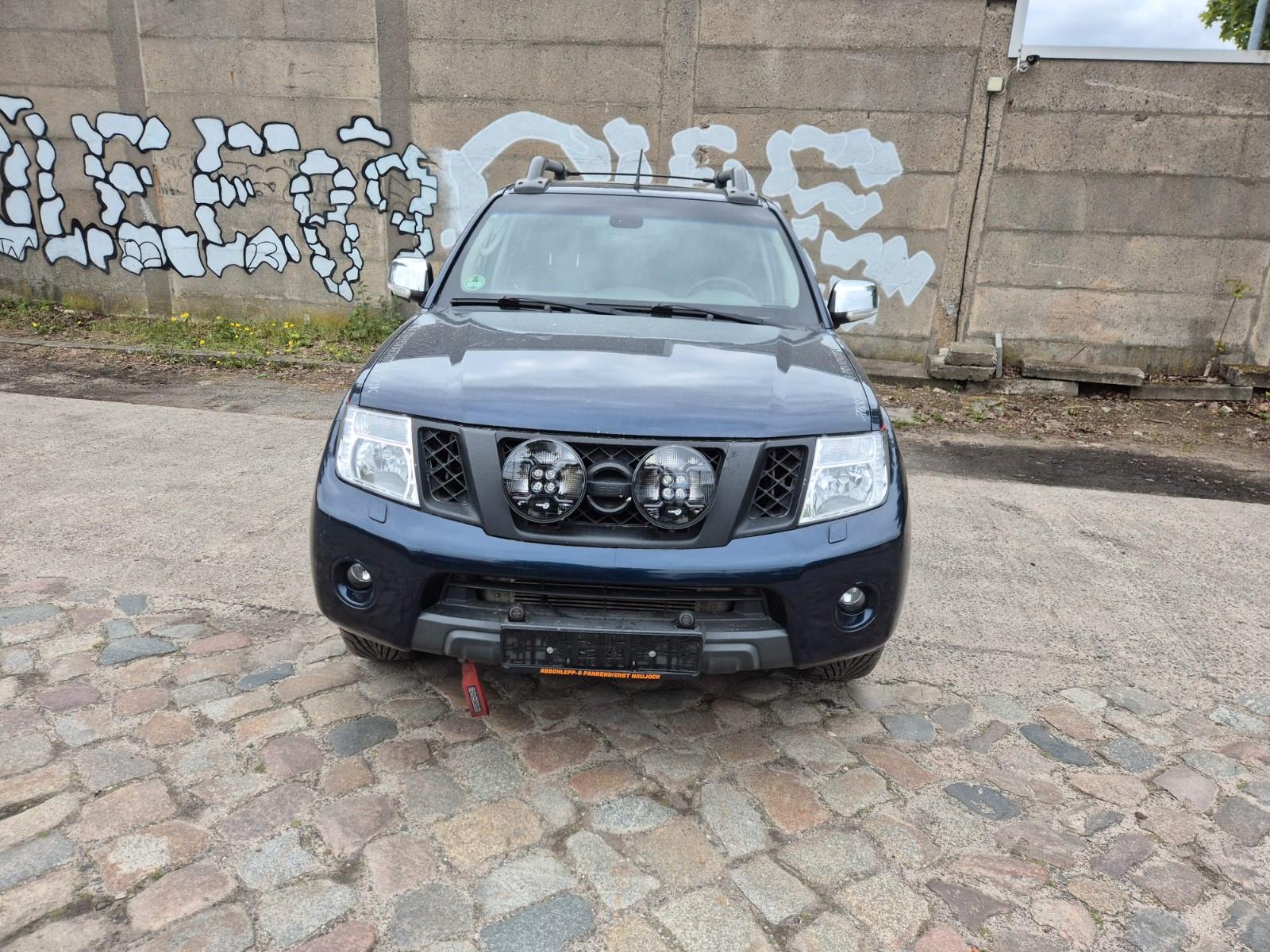Nissan Navara Pickup Double Cab LE V6 4X4